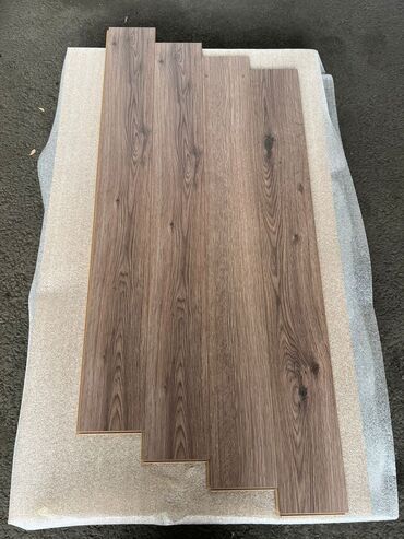 ucuz laminatlar: Laminat, Sinif - 33, 8 mm, Kredit var
