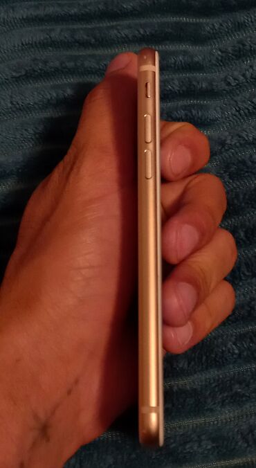 Digər mobil telefonlar: Məhsul: Qızılı rəngdə smartfon (metallik korpus Xüsusiyyətlər: Pil — 2