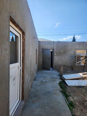 Otaqların satışı: Geniş, işıqlı otaqlar təqdim olunur. Xüsusiyyətlər: - Uzunsov planlı — 9