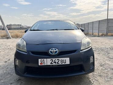 продаю машину под выкуп: Toyota Prius: 2011 г., 1.8 л, Вариатор, Гибрид, Хэтчбэк