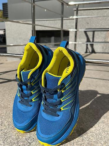 бу кроссовки: 👟 Кроссовки в продаже! 📏 Размер: 41 ✨ Надевали всего 3–4 раза. 💙 — 1