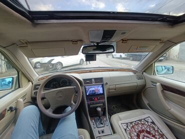 Mercedes-Benz: Mercedes-Benz C-Class: 2.3 l | 1998 il Sedan — 8