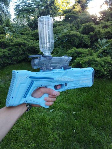 синий трактор игрушки: Водяной пистолет. Вместимость хорошая. На аккумуляторе. Автозаправка