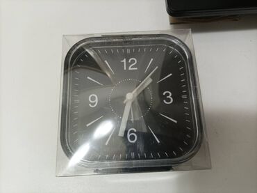 kosulja sa etiketom: Table clock, color - Black, New