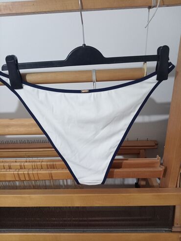 Kupaći kostimi: NOV, kupaći kostim NEW YORKER,beli sa teget paspulima i lepim zlatnim na lalafo.rs — 7 Kupaći kostimi: NOV, kupaći kostim NEW YORKER,beli sa teget paspulima i lepim zlatnim — 7