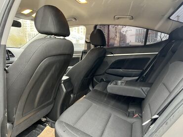 Hyundai: Hyundai Elantra: 1.6 l | 2020 il Sedan — 10