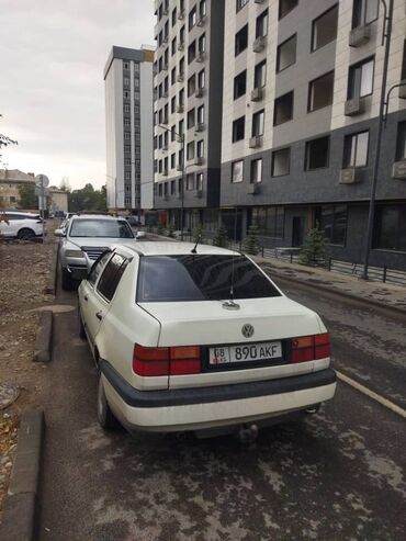 аварийный венто: Volkswagen Vento: 1992 г., Механика, Бензин, Седан