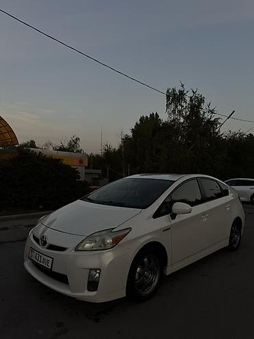 Toyota: Toyota Prius: 2011 г., 1.8 л, Вариатор, Гибрид, Хэтчбэк — 12