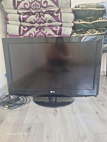 Телевизоры: Телевизор LG и ресивер, диагональ около 32" (80 см). Плоская панель — 2