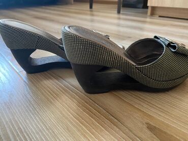 обувь на платформе: Шлепанцы на платформе, стильные, цвет серо-черное/серебро  (красиво