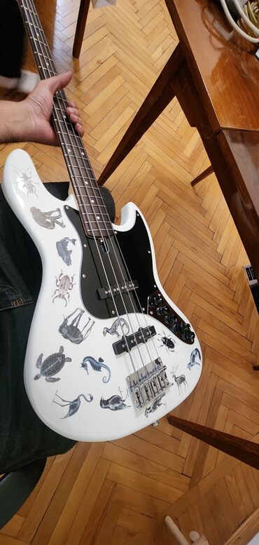 iticket zeynep bastık: Bas gitara, 4 sim
