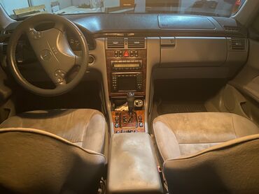 Mercedes-Benz: Mercedes-Benz E 320: 3.2 l | 2000 il Sedan — 7