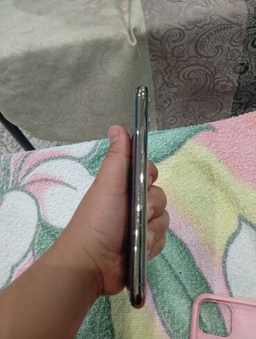 продаю айфон 15: IPhone 11 Pro, Б/у, 64 ГБ, Серебристый, Чехол