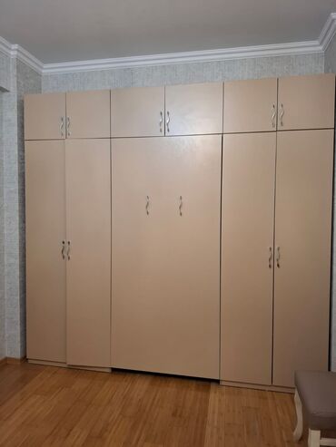 самоклеющиеся обои в баку: Döşənən divar dolabı ilə inteqrə olunmuş şkaf‑çarpayı sistemi -