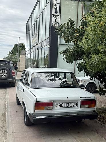 VAZ (LADA): VAZ 2107, ağ rəng, sedan Maşin idealdir özne saz maşn axdaran desin — 2
