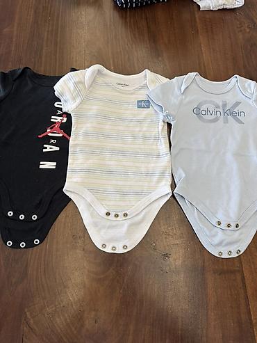 obuca geox: Set bodija za bebe (3 komada) - Brendovi: Calvin Klein (2 kom) i — 1