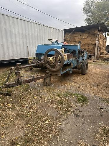 Пресс-подборщик для сена/соломы, прицепного типа. На фото