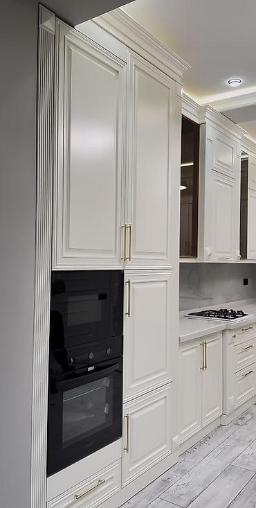 silver kitchen: Кухонный гарнитур в классическом стиле, угловая компоновка с высотой — 4