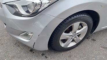 prado satisi: Hyundai Elantra: 1.8 l | 2011 il Sedan — 2