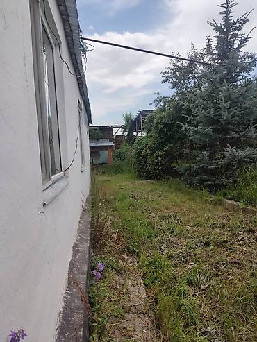 Продажа коттеджей и домов: Продается одноэтажный дом с закрытым двором и хозпостройками. - — 5