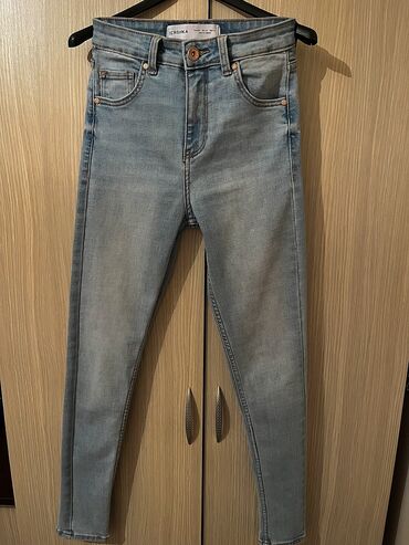 pantalone s: Bershka farmerke, veličina 34, farmerke su samo probane, ali je