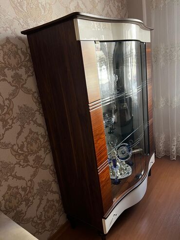 Biznes üçün program təminatı: Şüşəli dolab vitrini, İşlənmiş, Ödənişli çatdırılma