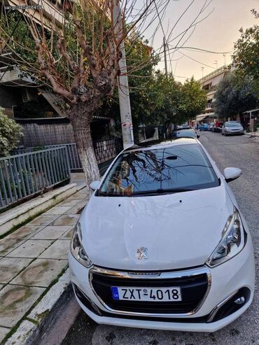 Peugeot 208: 1.6 l. | 2016 έ. | 95000 km. Χάτσμπακ