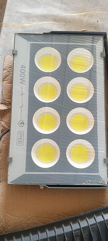 gunəş paneli projektor: LED proyektor fənərlər Məhsul 1: - Güc: 400W - LED tipləri: 8 ədəd — 1