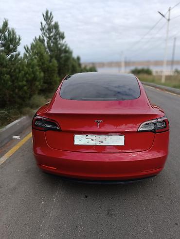 Tesla Model 3: 0.1 l | 2022 il 145000 km Sedan
