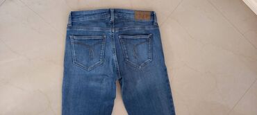 lila pantalone: Esprit farmerke vel. 26. Esprit Denim farmerke ravnog kroja, srednje