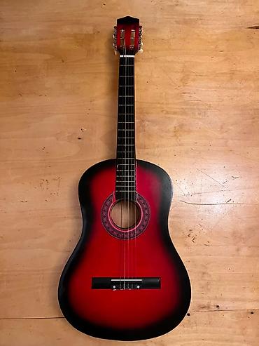 Gitaralar: Bu gitara sərbəst öyrenmek üçün nəzərdə tutulan,classic gitardır — 5
