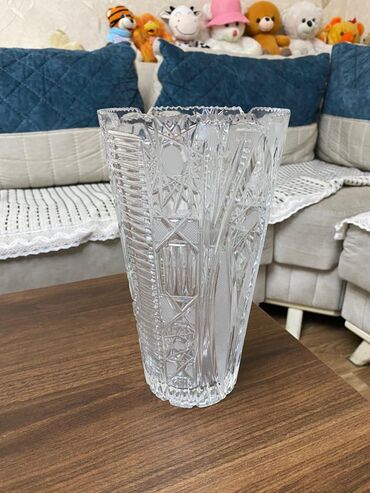 qar gülü: Bir vaza, Xrustal