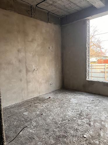 Продажа таунхаусов: 🏡 Таунхаус в центре Бишкека Продается просторный таунхаус площадью — 16