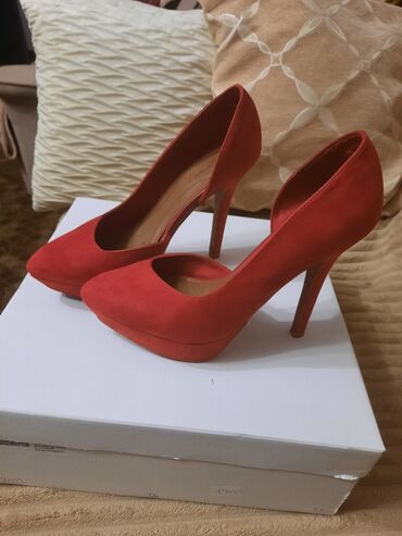 Salonke: Salonke, Bershka, 37 — 1