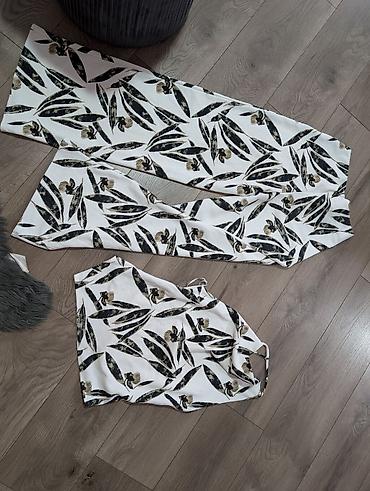 comma pantalone: Komplet pantalone + top bez rukava, sa printom tropskih listova i — 3