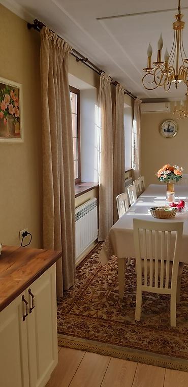 Продажа коттеджей и домов: Продаю дом в районе Азия Молла со всеми удобствами. Большая — 8