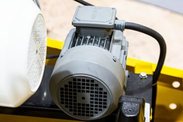 Аппараты для штукатурки и шпаклевки: Агрегат сатылат в наличии бар срочно штукатурка кылганы штукатурный — 7