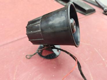 sipka za stvari: Sirena alarma 6 tonova 12V. Polovno skinuto sa isecenog auta Lada — 2