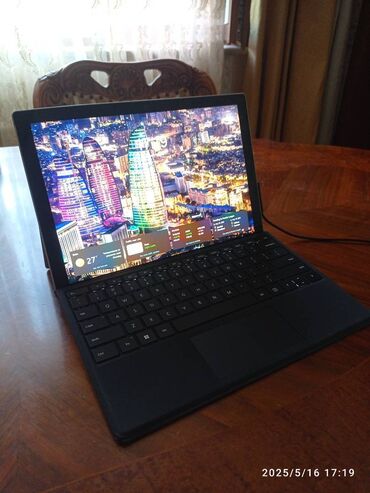planşet: İdeal vəziyyətdə Microsoft Surface Pro 7+ Həm planşet həm notbuk