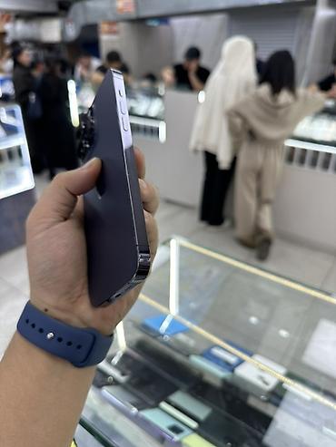 Apple iPhone: IPhone 14 Pro Max, Б/у, 256 ГБ, Deep Purple, Зарядное устройство, Защитное стекло, Чехол, В рассрочку, 79 % — 4