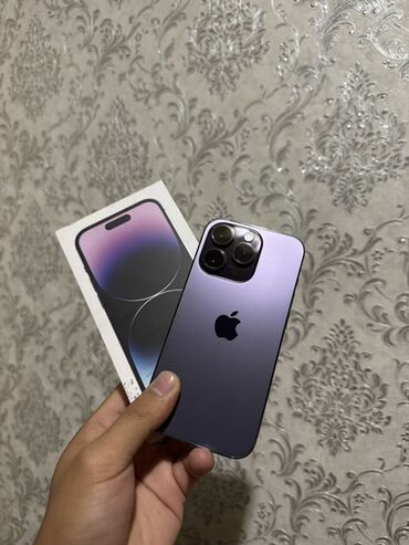 электронный китептер: IPhone 14 Pro, Б/у, 128 ГБ, Deep Purple, Коробка, 77 %