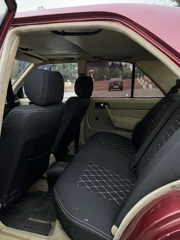 Mercedes-Benz: Mercedes-Benz 190 (W201) sedan - Kuzov: 4 qapılı sedan, bordo rəng - — 4