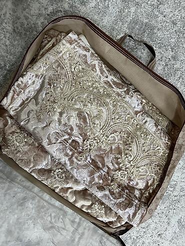 art tekstil: Zərif naxışlı yorğan dəsti - Material: parıltılı atlas/velur toxuma — 2