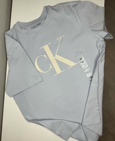 шанель шанс фреш: Футболка, Классикалык модель, Calvin Klein, Колдонулган, S (EU 36)