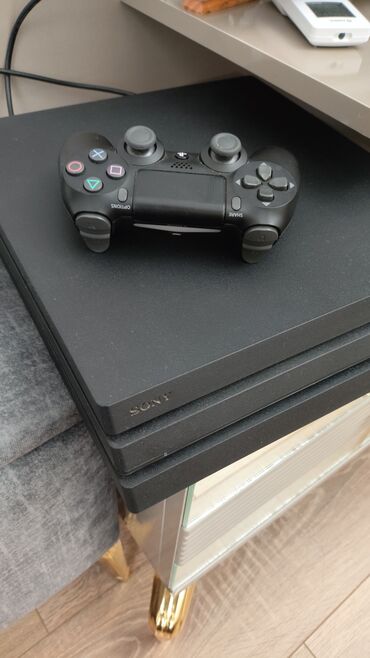 прокат playstation 3: PlayStation 4pro axırıncı cifdi. İdeal vəziyyətdədir. İçindəki bütün