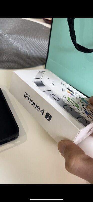 Apple iPhone: IPhone 4S, Ağ — 4