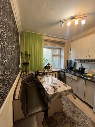 ош базар квартира керек: 1 комната, 30 м², Хрущевка, 1 этаж
