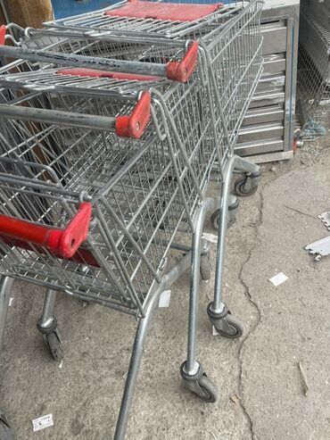 Zərərvericilərə qarşı mübarizə aparatları: Metal konstruksiyalı alış-veriş arabası. Rahat daşıma üçün alt