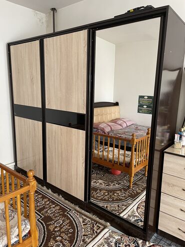 мебель спальня: Спальный гарнитур, Двуспальная кровать, Шкаф, Комод, цвет - Бежевый, Б/у