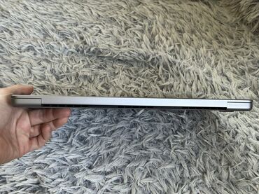 Apple: Apple M3, 8 GB OZU, 14 " — 3